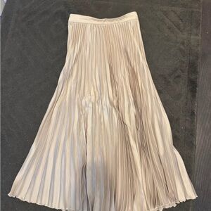 Pleated Abercrombie Skirt in Cream - Size Small